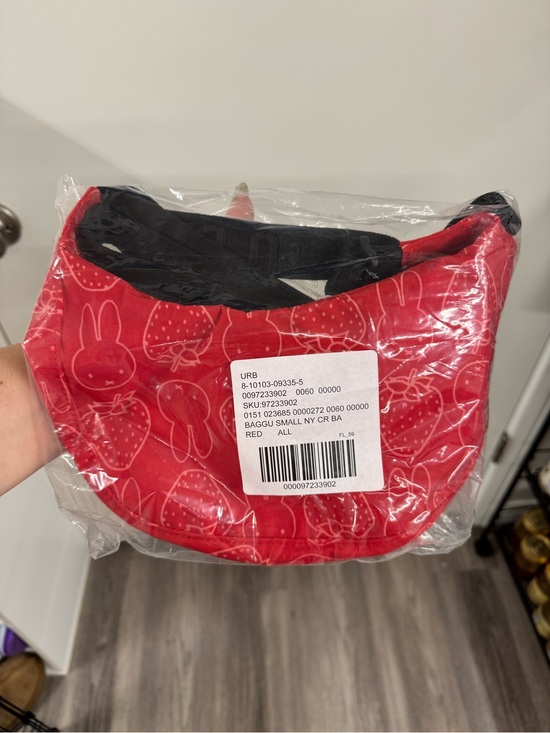 BAGGU Handbags - BAGGU small UO exclusive MIFFY crescent NWT